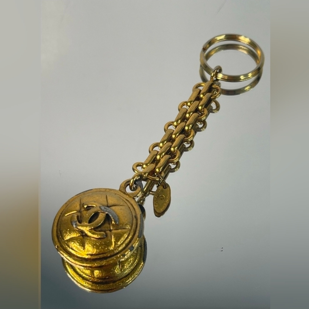 CHANEL VINTAGE CC Logo Matelasse Gold Tone Key Ring Bag Charm